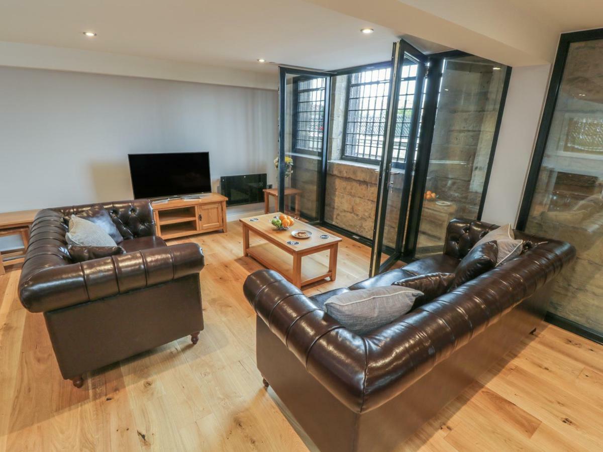 Tornado Engine Shed Apartment Уитби Екстериор снимка